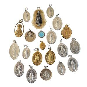 VTG Lot Of 21 Religious Medals Pendants Various Sizes Gold Silver Tone
